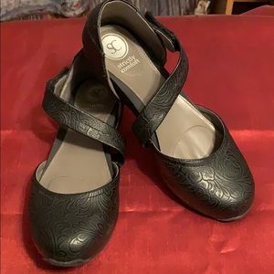 🔥SOLD🔥 Strictly Comfort Sandals Size 8